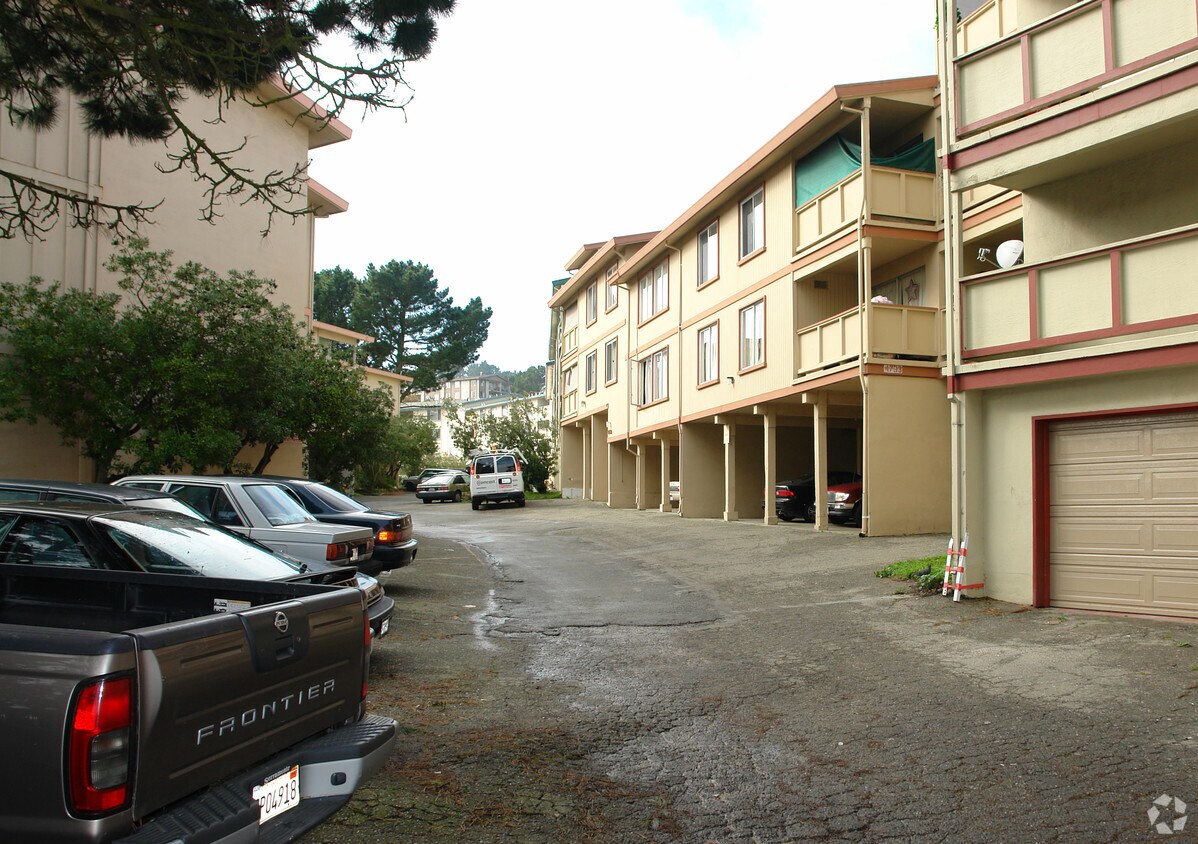 Primary Photo - 4733 Callan Blvd