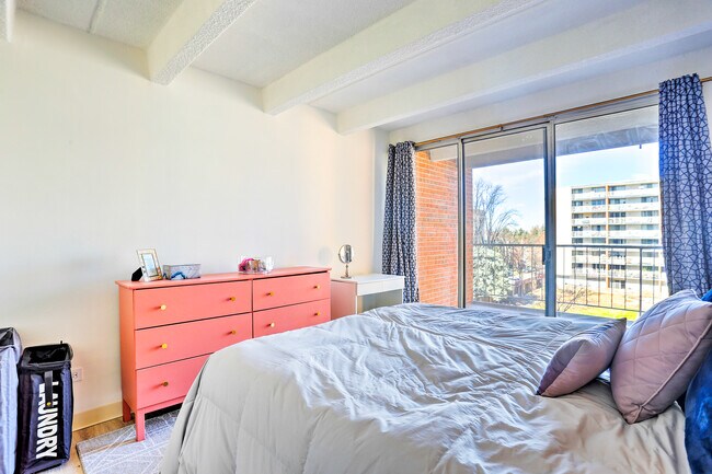 Foto del edificio - 4801 E 9th Ave