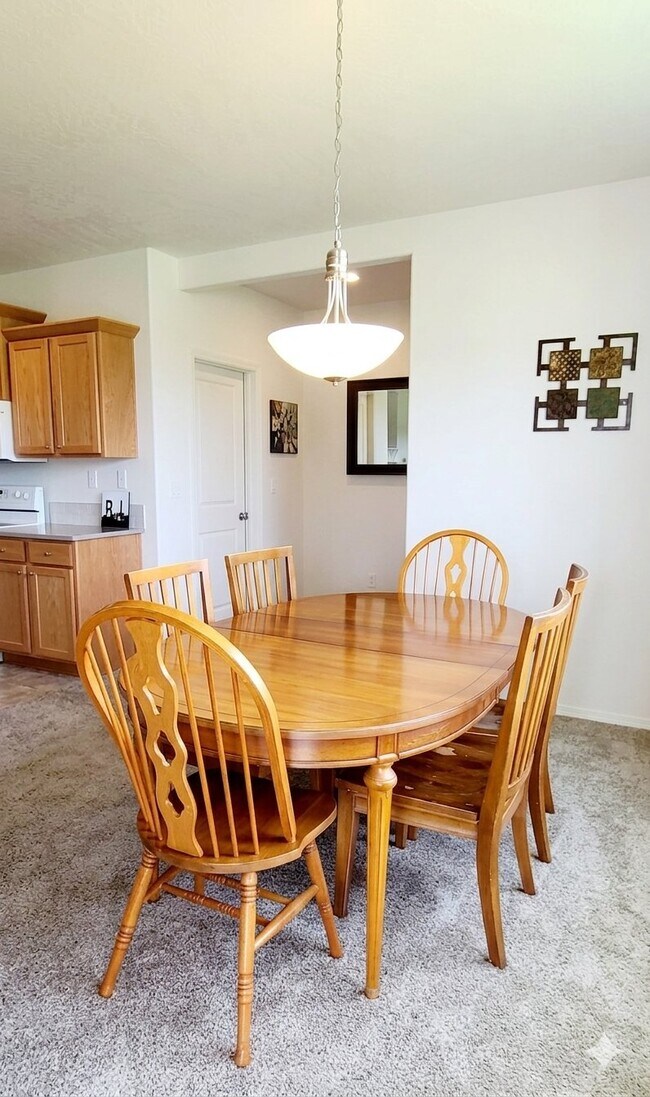 Foto del edificio - 8295 Diamond Point Cir NE