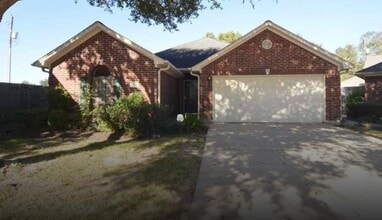 Building Photo - 414 Live Oak Ln