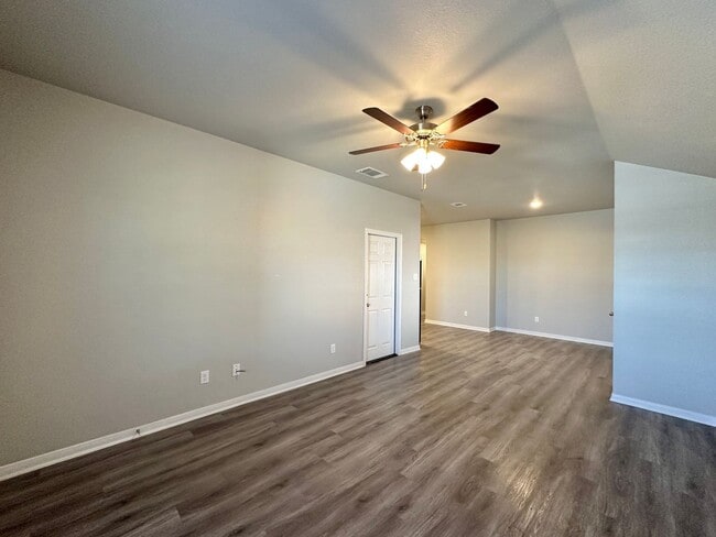 Building Photo - 110 W Kathey Rd