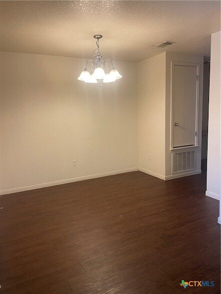 Foto del edificio - 4702 Waterproof Dr