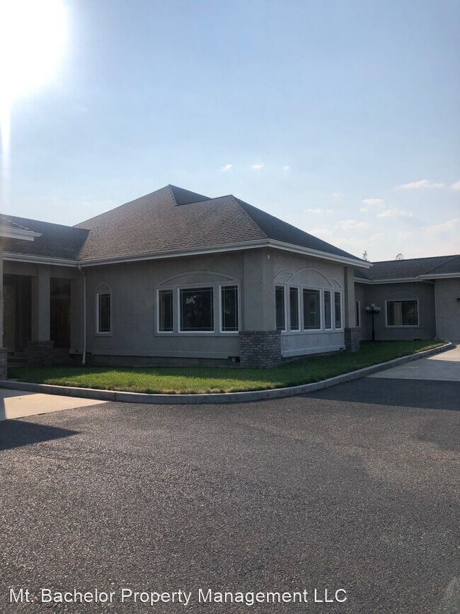Foto del edificio - 4 br, 2.5 bath House - 3315 NW Canal Blvd