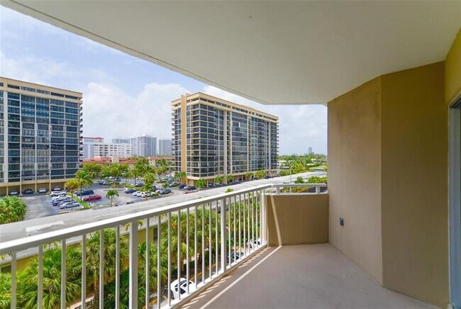 Foto del edificio - 1985 S Ocean Dr