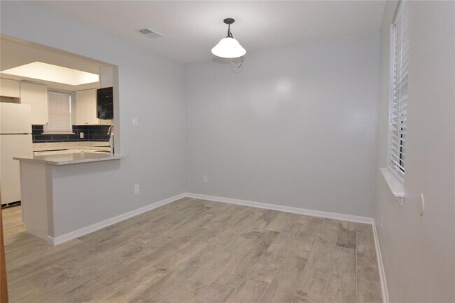 Foto del edificio - 8912 Circle Dr