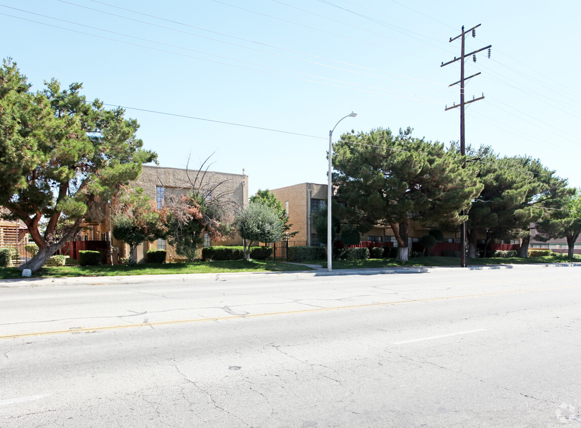 Building Photo - Lancaster Gardens