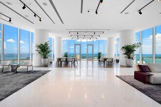 Building Photo - 300 S Biscayne Blvd
