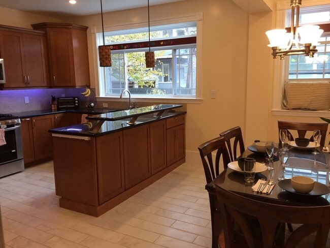 Building Photo - 45 Mansfield St