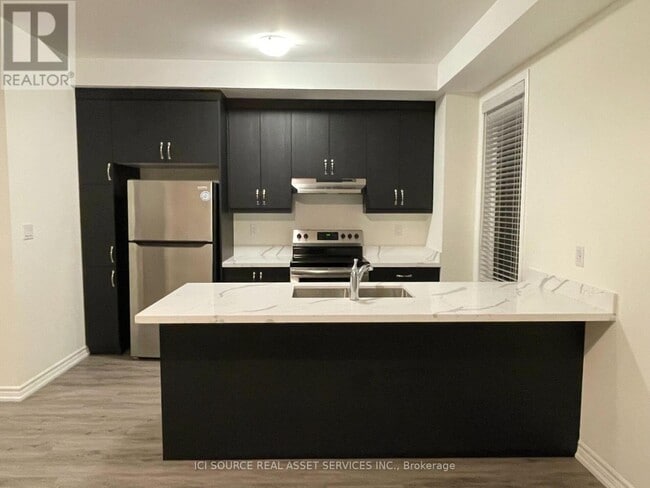 Photo du bâtiment - 276 Lagerfeld Dr