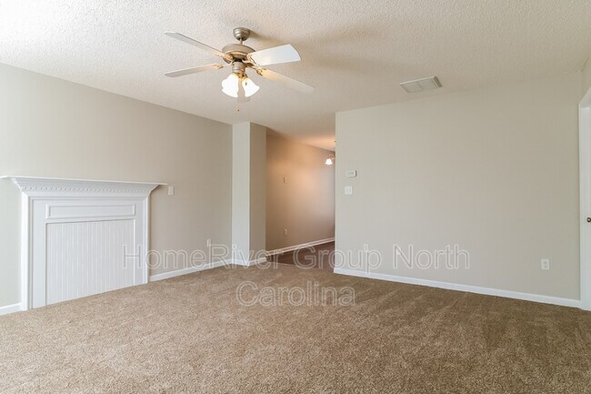 Building Photo - 1309 E Academy St