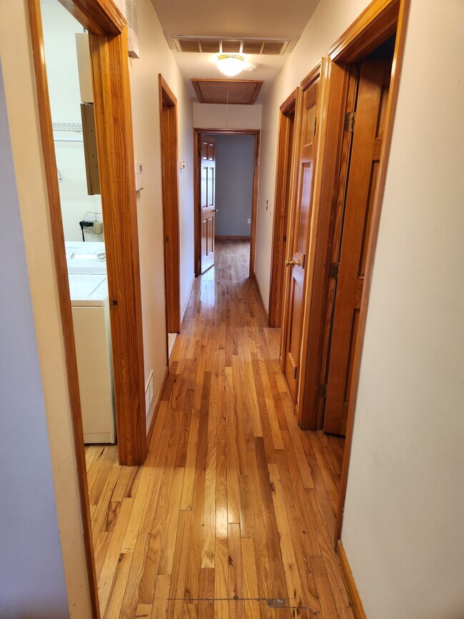 Building Photo - 38 E 43rd St