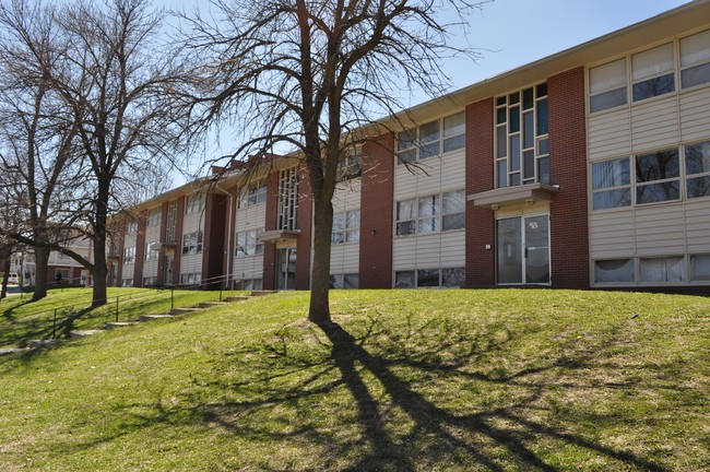 Building Photo - Bowling Green Apartments