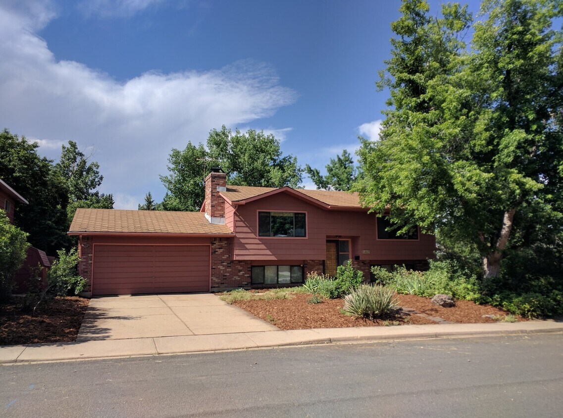 Primary Photo - Spacious, East Boulder Home in Great Neigh...