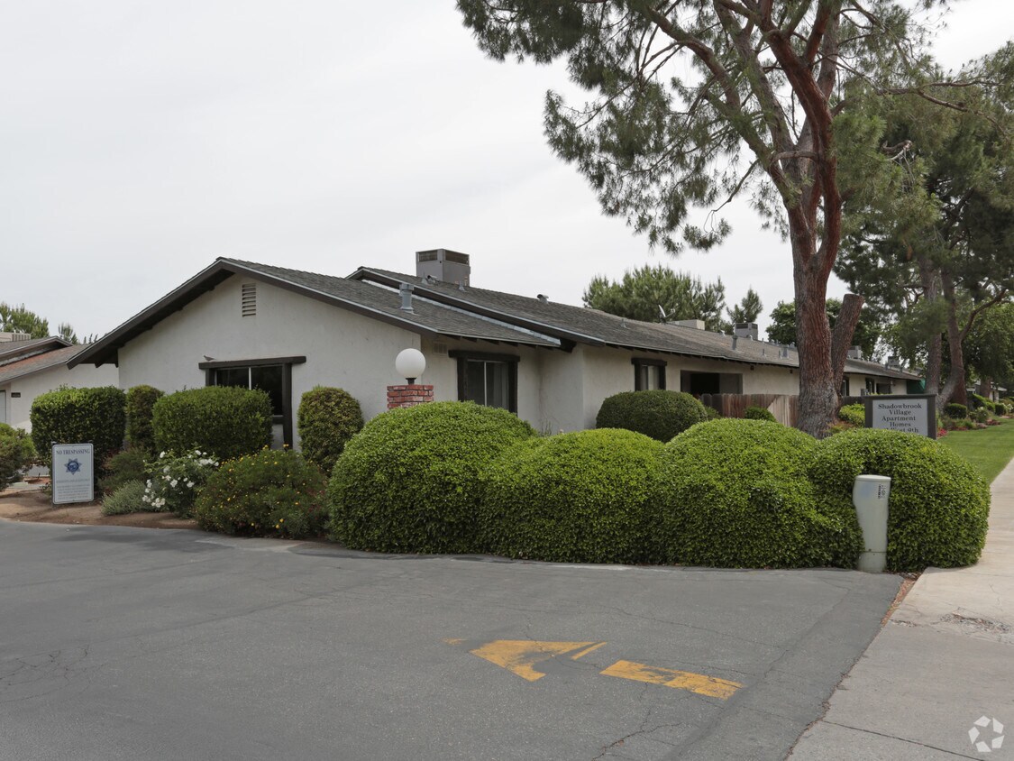 Shadowbrook Village Rentals in Clovis at 91 W 9th St Clovis, CA