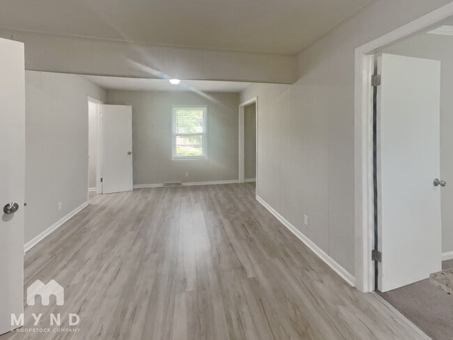 Building Photo - 609 Marguerite Dr NW