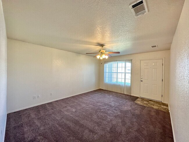 Building Photo - 5202 Lauren Lea Dr