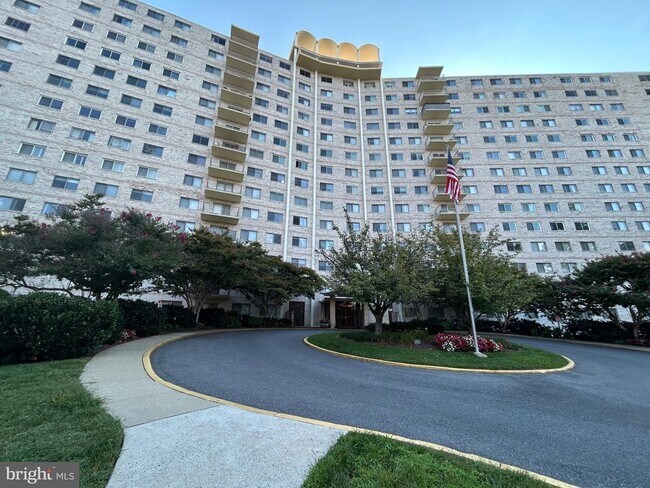 Foto del edificio - 1111 University Blvd W
