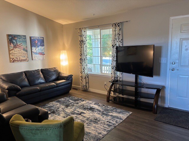 Foto del edificio - 403 Tynan Dr