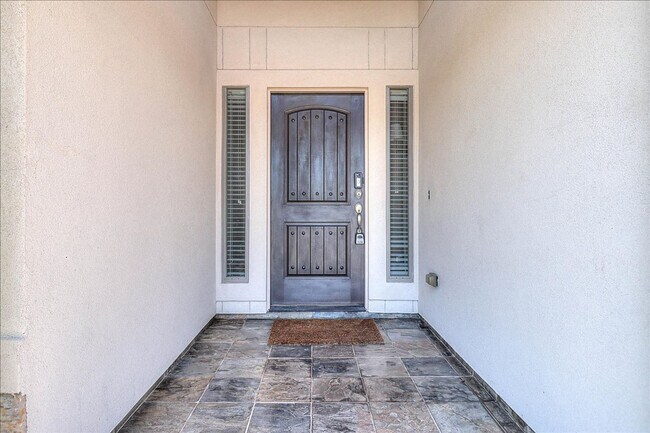 Building Photo - 6105 Maximus - 3/bed 2/bath - $2,250/month