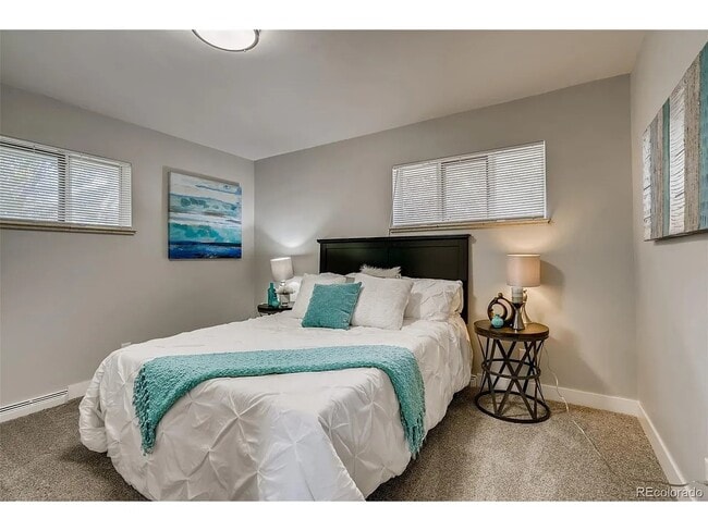 Building Photo - 8521 Crescent Dr
