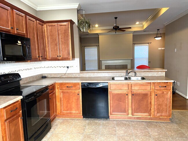 Foto del edificio - 422 Holland Lakes Dr N