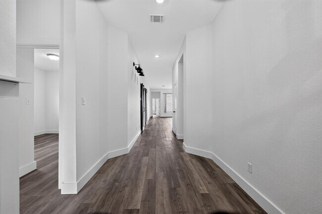 Foto del edificio - 104 Joseph Hawkins Ln