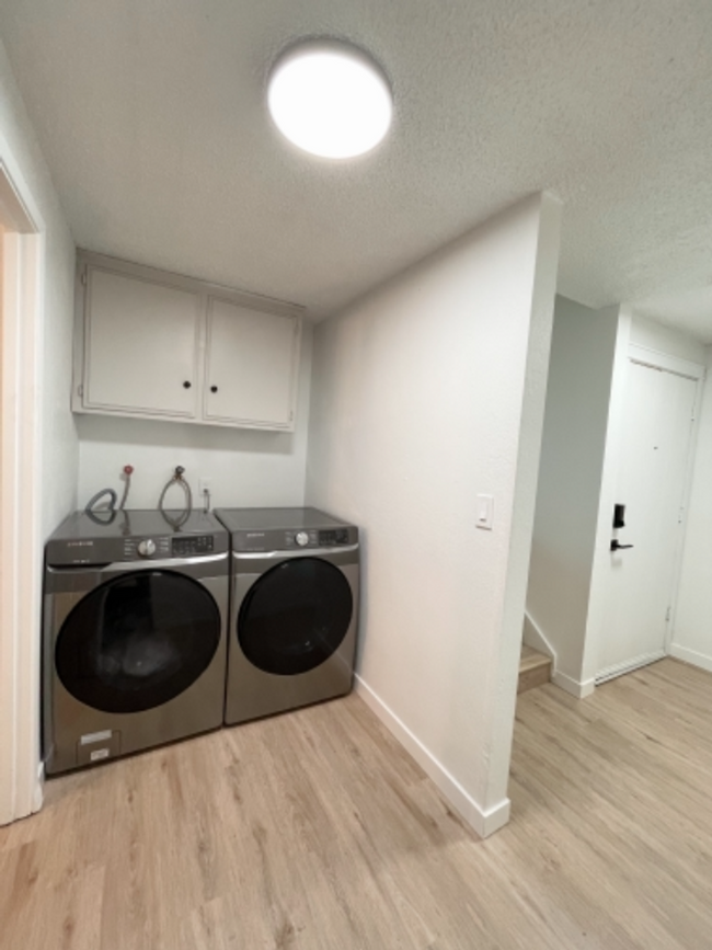 Foto del edificio - Newly Renovated Townhome in East Medford!