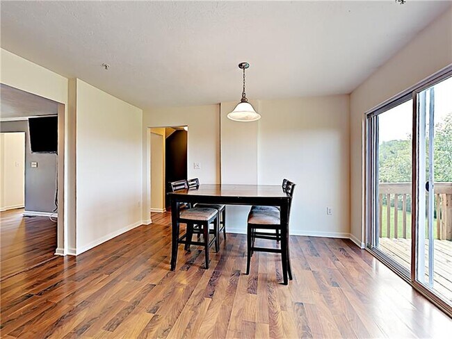 Building Photo - 258 Grace Manor Dr
