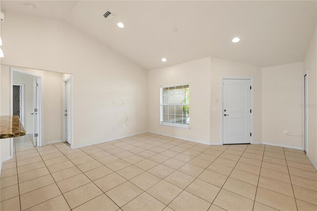 Building Photo - 2256 Parrot St