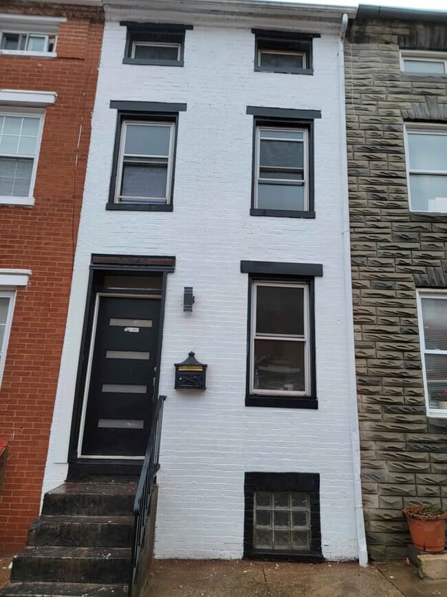 Building Photo - 1041 Hollins St