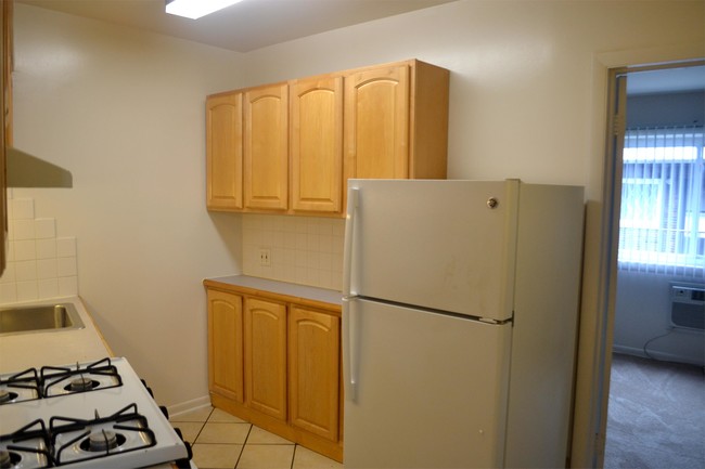 Building Photo - 570 Seegers Rd