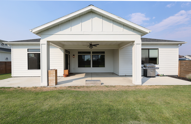 Building Photo - Stunning Gallatin Heights Single Family Home