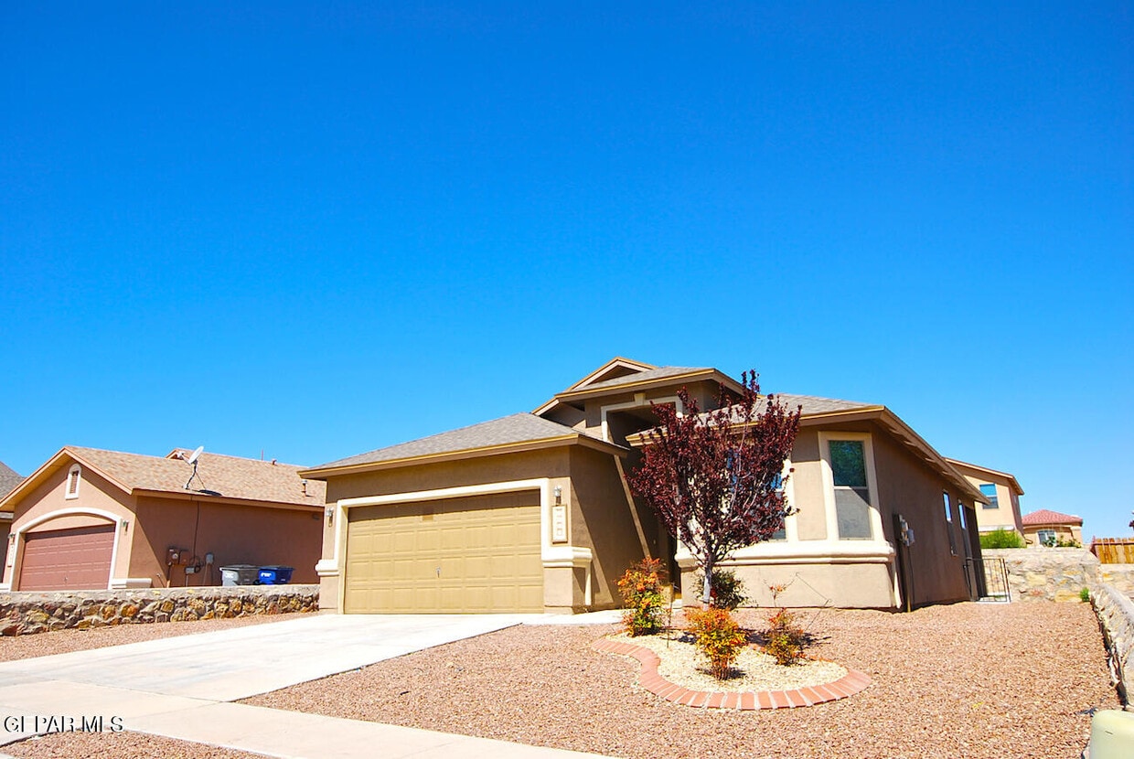 Primary Photo - 5033 Lone Cactus Ct