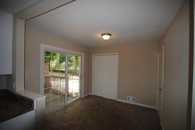 Building Photo - 411 Windsor Dr