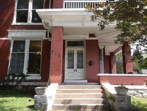Building Photo - 517 St Catherine St