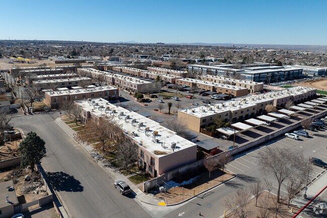 Foto del edificio - 3301 Monroe St NE