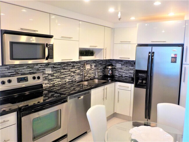 Foto del edificio - 20225 NE 34th Ct