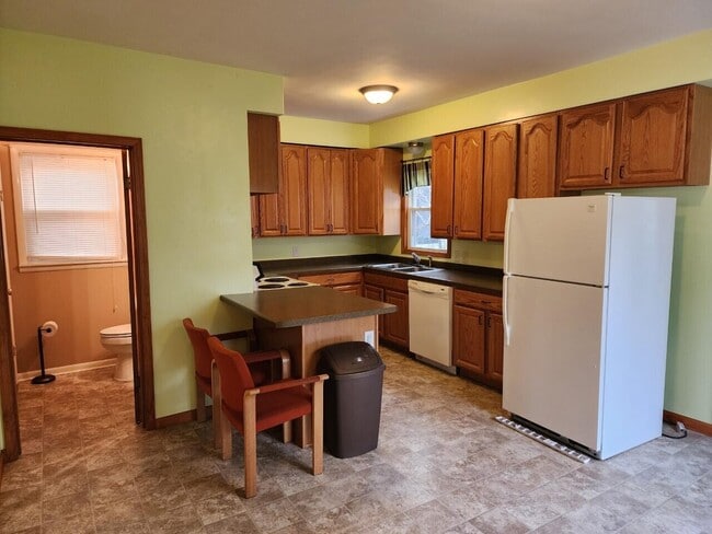 Building Photo - 226 Martin St