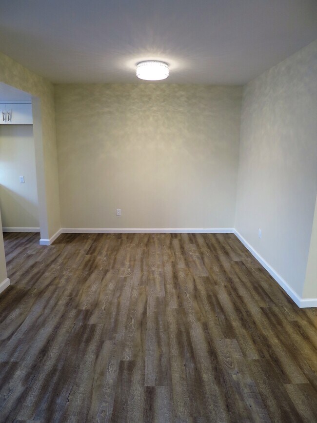 Building Photo - 520 W Elk Ave