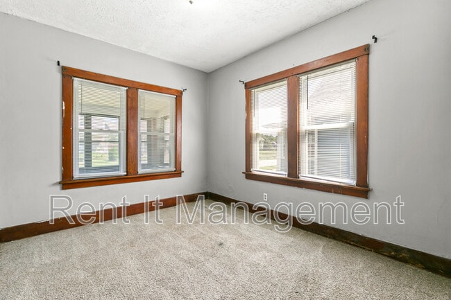 Building Photo - 2820 N 19th Ave