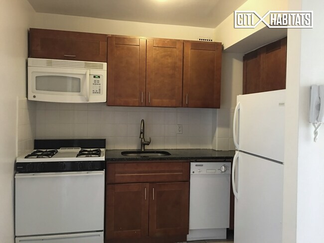 Building Photo - 47 Thames St