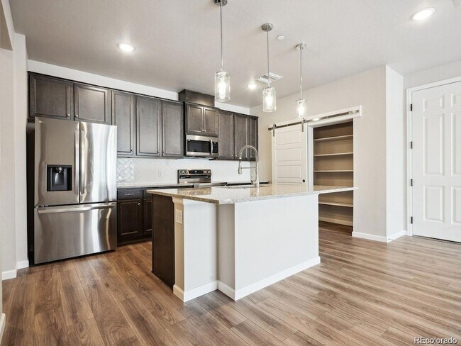 Foto del edificio - 6153 N Ceylon St