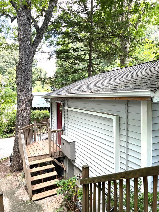 Foto del edificio - 1 Bedroom cottage, great Asheville location!