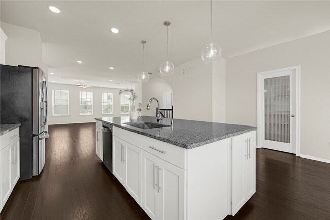 Foto del edificio - 1909 Monaco Memorial Ln