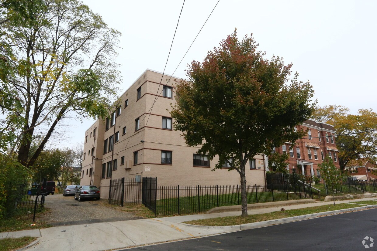 Foto del edificio - 920 Bellevue St SE