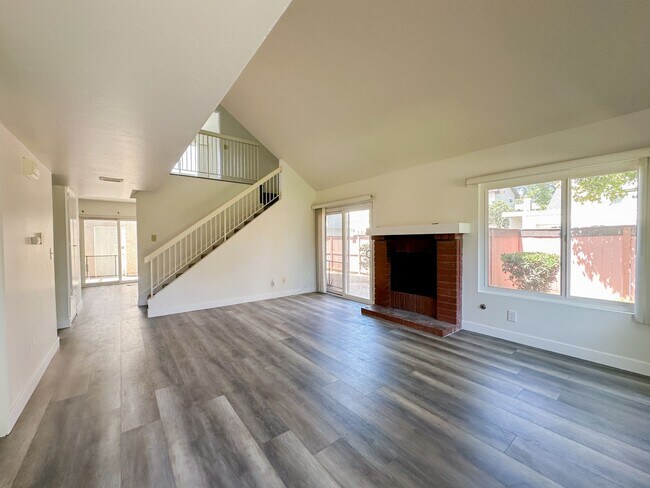 Foto del edificio - Updated 4 Bedroom, 2 Bath Villa Portofino ...