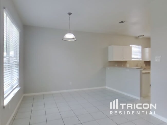 Foto del edificio - 5615 Bear Paw Cir