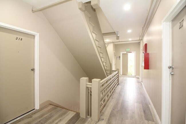 Foto del edificio - 647 W 18th St
