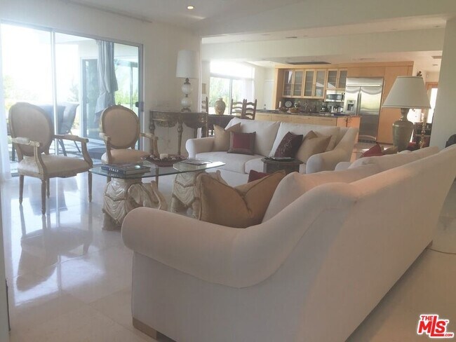 Foto del edificio - 3440 Shoreheights Dr