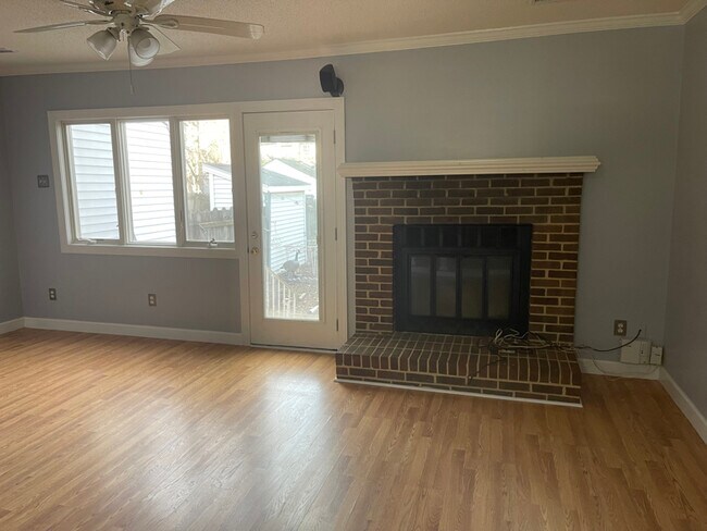 Foto del edificio - 4310 Brighton Ln